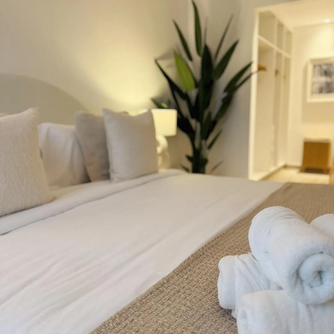 Otolo Homes 2 Bedroom Apartment Including Free Yas Theme Park Tickets 0*, Abu Dhabi